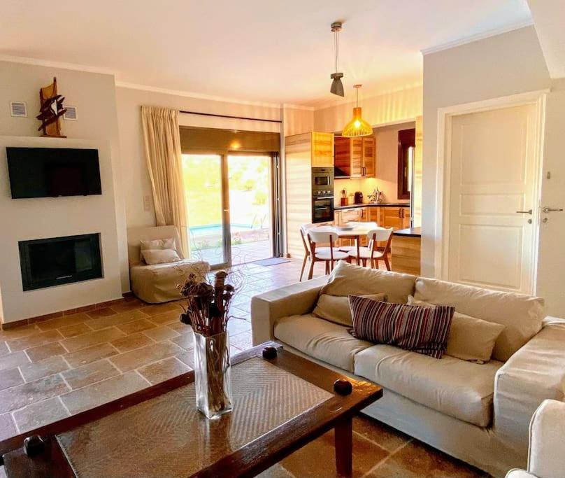 Ferienwohnung Summer House With A Pool Near Sea, Port & Airport Rafína Exterior foto